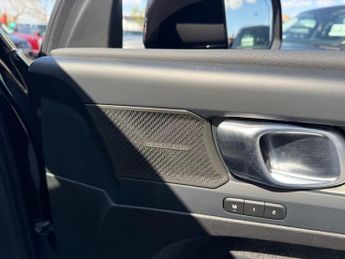 VOLVO XC40 2.0 B3 MHEV Ultimate SUV 5dr Petrol Hybrid DCT Auto Euro 6-2 OWN