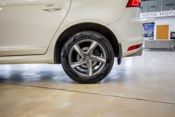 VOLVO XC60 2.0 D4 R-Design Lux Nav SUV 5dr Diesel Geartronic Euro 6 (s/s) (