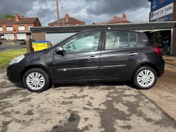RENAULT CLIO 1.2 I-Music Hatchback 5dr Petrol Manual in Black