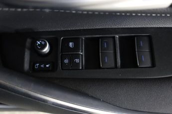 TOYOTA COROLLA 1.8 VVT-h Design CVT Euro 6 (s/s) 5dr