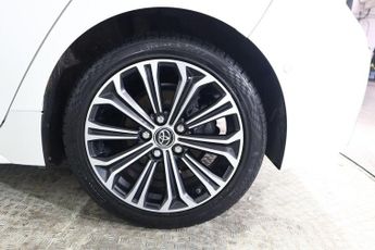 TOYOTA COROLLA 1.8 VVT-h Design CVT Euro 6 (s/s) 5dr
