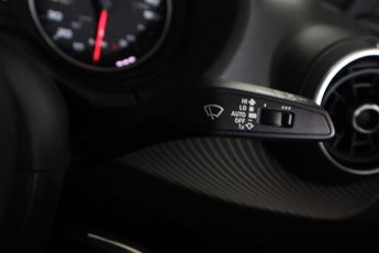 AUDI Q2 1.5 TFSI CoD 35 S line S Tronic Euro 6 (s/s) 5dr