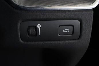 VOLVO XC60 2.0 B5 MHEV R-Design Auto Euro 6 (s/s) 5dr