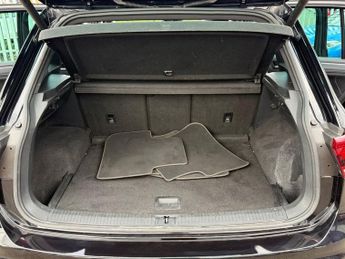 VOLKSWAGEN TIGUAN 2.0 TDI R-Line Tech SUV 5dr Diesel DSG Euro 6 (s/s) (150 ps)