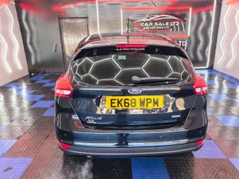FORD FOCUS 1.0T EcoBoost Zetec Edition Hatchback 5dr Petrol Auto Euro 6 (s/