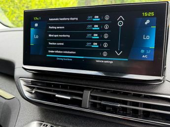 PEUGEOT 3008 1.6 13.2kWh Allure Premium SUV 5dr Petrol Plug-in Hybrid 