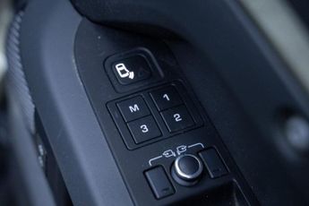 LAND ROVER DEFENDER 2.0 P400e 15.4kWh X-Dynamic HSE SUV 5dr Petrol Plug-in Hybrid Au