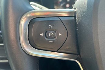 VOLVO XC40 1.5h T5 Recharge 10.7kWh Ultimate Bright SUV 5dr Petrol Plug-in 