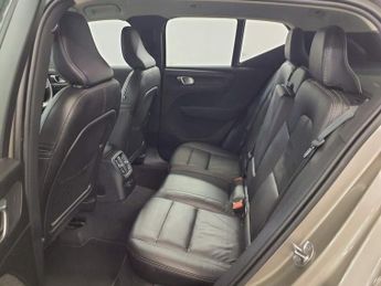 VOLVO XC40 1.5h T5 Recharge 10.7kWh Ultimate Bright SUV 5dr Petrol Plug-in 