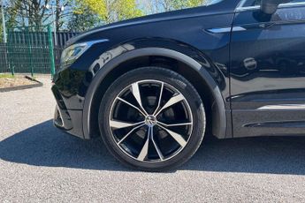 VOLKSWAGEN TIGUAN 1.5 TSI R-Line SUV 5dr Petrol DSG Euro 6 (s/s) (150 ps) Front / 