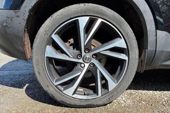VOLVO XC40 2.0 D4 R-Design Pro SUV 5dr Diesel Auto AWD Euro 6 (s/s) (190 ps