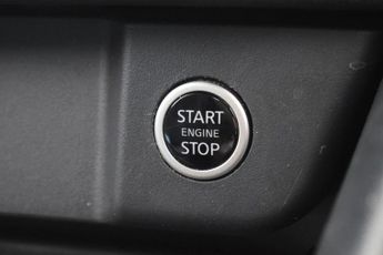 NISSAN QASHQAI 1.3 DIG-T MHEV N-Connecta SUV 5dr Petrol Hybrid XTRON Euro 6 (s/