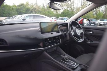 NISSAN QASHQAI 1.3 DIG-T MHEV N-Connecta SUV 5dr Petrol Hybrid XTRON Euro 6 (s/