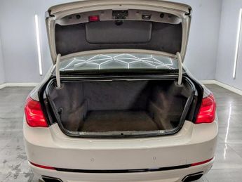 BMW 7 SERIES 3.0 740i SE Saloon 4dr Petrol Auto Euro 5 (s/s) (320 ps)