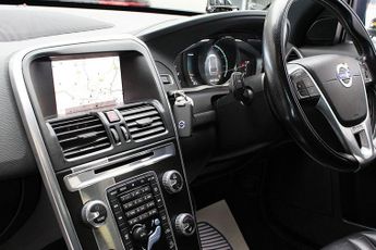 VOLVO XC60 2.4 D5 R-Design Lux Nav SUV 5dr Diesel Auto AWD Euro 6 (s/s) (22