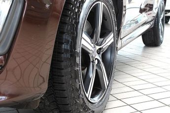 VOLVO XC60 2.4 D5 R-Design Lux Nav SUV 5dr Diesel Auto AWD Euro 6 (s/s) (22