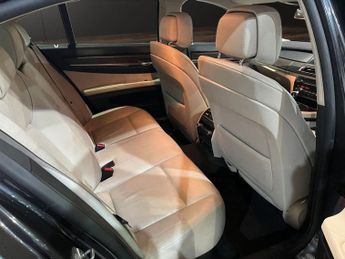 BMW 7 SERIES 3.0 730d SE Luxury Edition Saloon 4dr Diesel Auto Euro 5 (245 ps
