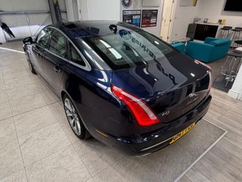 JAGUAR XJ 3.0d V6 Portfolio Saloon 4dr Diesel Auto Euro 6 (s/s) (300 ps)