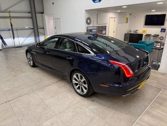 JAGUAR XJ 3.0d V6 Portfolio Saloon 4dr Diesel Auto Euro 6 (s/s) (300 ps)