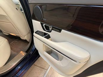JAGUAR XJ 3.0d V6 Portfolio Saloon 4dr Diesel Auto Euro 6 (s/s) (300 ps)