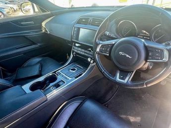 JAGUAR XE 2.0d R-Sport Saloon 4dr Diesel Auto Euro 6 (s/s) (180 ps)