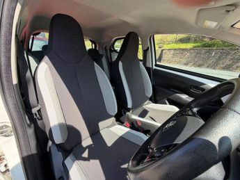 TOYOTA AYGO 1.0 VVT-i x-play Hatchback 5dr Petrol Manual Euro 5 Euro 5 (68 p