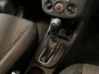 VAUXHALL CORSA 1.4 16V SE Hatchback 5dr Petrol Auto Euro 5 (100 ps)