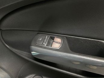 VAUXHALL CORSA 1.4 16V SE Hatchback 5dr Petrol Auto Euro 5 (100 ps)