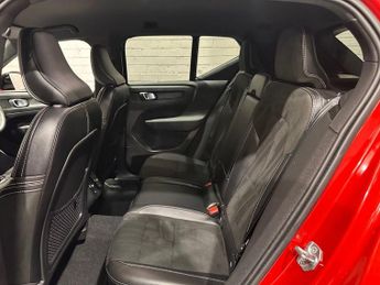 VOLVO XC40 2.0 B4 MHEV R-Design SUV 5dr Petrol Hybrid Auto Euro 6 (s/s) (19