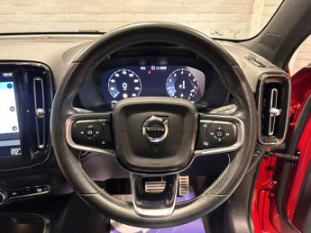 VOLVO XC40 2.0 B4 MHEV R-Design SUV 5dr Petrol Hybrid Auto Euro 6 (s/s) (19