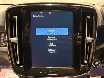 VOLVO XC40 2.0 B4 MHEV R-Design SUV 5dr Petrol Hybrid Auto Euro 6 (s/s) (19