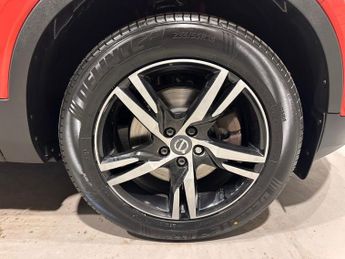 VOLVO XC40 2.0 B4 MHEV R-Design SUV 5dr Petrol Hybrid Auto Euro 6 (s/s) (19