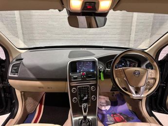 VOLVO XC60 2.4 D5 SE Lux Nav SUV 5dr Diesel Geartronic AWD Euro 5 (215 ps)