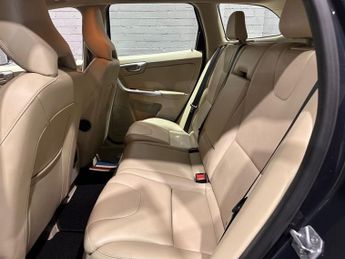 VOLVO XC60 2.4 D5 SE Lux Nav SUV 5dr Diesel Geartronic AWD Euro 5 (215 ps)