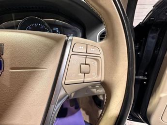VOLVO XC60 2.4 D5 SE Lux Nav SUV 5dr Diesel Geartronic AWD Euro 5 (215 ps)