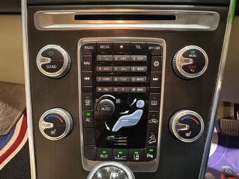 VOLVO XC60 2.4 D5 SE Lux Nav SUV 5dr Diesel Geartronic AWD Euro 5 (215 ps)