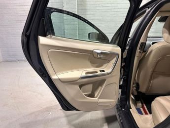 VOLVO XC60 2.4 D5 SE Lux Nav SUV 5dr Diesel Geartronic AWD Euro 5 (215 ps)