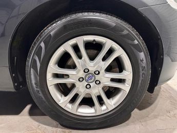 VOLVO XC60 2.4 D5 SE Lux Nav SUV 5dr Diesel Geartronic AWD Euro 5 (215 ps)