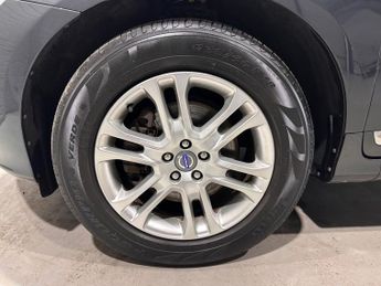 VOLVO XC60 2.4 D5 SE Lux Nav SUV 5dr Diesel Geartronic AWD Euro 5 (215 ps)