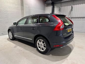 VOLVO XC60 2.4 D5 SE Lux Nav SUV 5dr Diesel Geartronic AWD Euro 5 (215 ps)