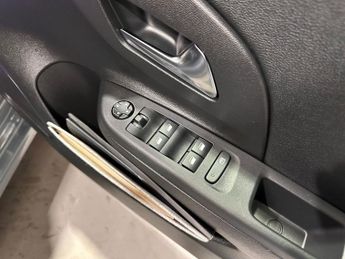 VAUXHALL Corsa Electric 50kWh GS Hatchback 5dr Electric Auto (136 ps)