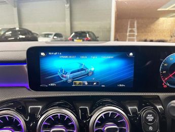 MERCEDES-BENZ A-CLASS 2.0 A35 AMG (Premium Plus) Hatchback 5dr Petrol SpdS DCT 4MATIC 