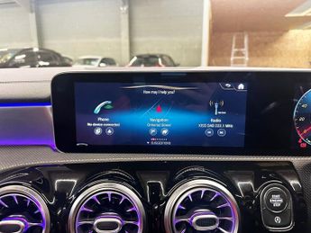 MERCEDES-BENZ A-CLASS 2.0 A35 AMG (Premium Plus) Hatchback 5dr Petrol SpdS DCT 4MATIC 