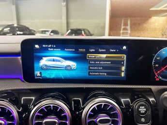 MERCEDES-BENZ A-CLASS 2.0 A35 AMG (Premium Plus) Hatchback 5dr Petrol SpdS DCT 4MATIC 
