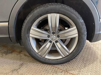 VOLKSWAGEN TIGUAN 2.0 TDI SEL SUV 5dr Diesel DSG Euro 6 (s/s) (150 ps)