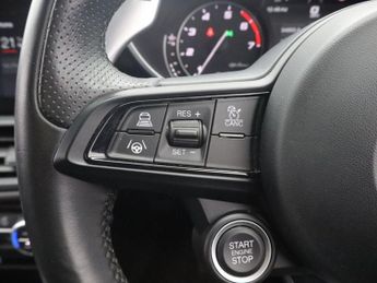 ALFA ROMEO GIULIA 2.0T Veloce Saloon 4dr Petrol GPF Auto Euro 6 (s/s) (280 ps)