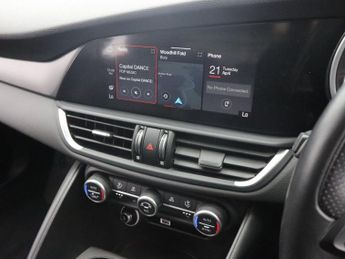 ALFA ROMEO GIULIA 2.0T Veloce Saloon 4dr Petrol GPF Auto Euro 6 (s/s) (280 ps)