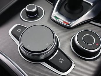 ALFA ROMEO GIULIA 2.0T Veloce Saloon 4dr Petrol GPF Auto Euro 6 (s/s) (280 ps)