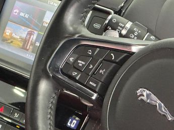 JAGUAR F-PACE 2.0 D240 R-Sport SUV 5dr Diesel Auto AWD Euro 6 (s/s) (240 ps)