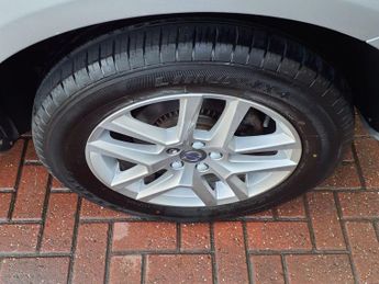 VOLVO XC60 2.0 D4 SE LUX NAV 5d 188 BHP